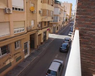 Vista exterior de Pis en venda en  Almería Capital amb Balcó