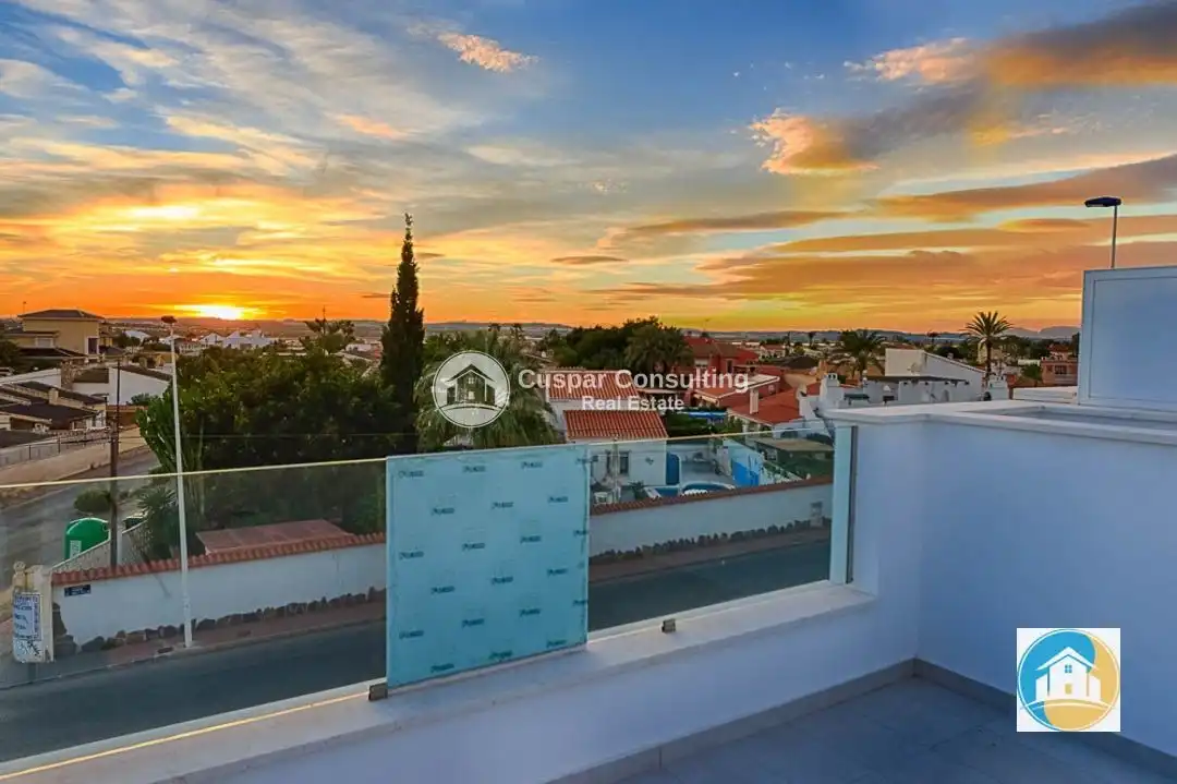 Terrassa de Dúplex en venda en Pilar de la Horadada amb Aire condicionat, Calefacció i Jardí privat