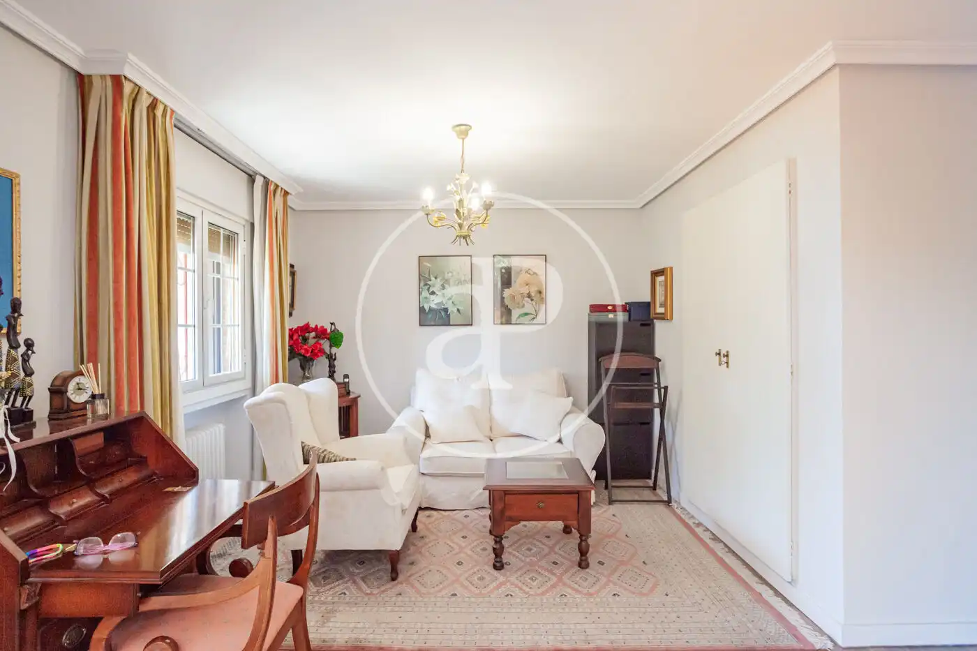 Sala d'estar de Casa adosada en venda en Madrid amb Aire condicionat, Calefacció i Jardí privat