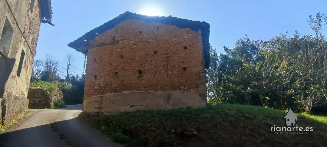 Außenansicht von Country house zum Verkauf in Langreo