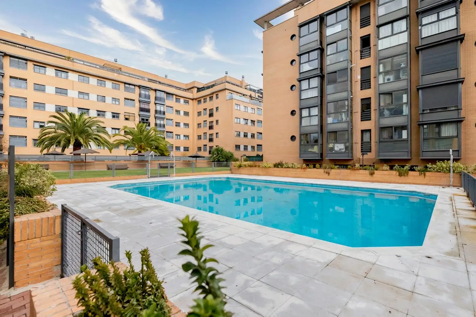 Piscina de Piso en venta en Madrid con Aire acondicionado, Calefacción y Jardín privado