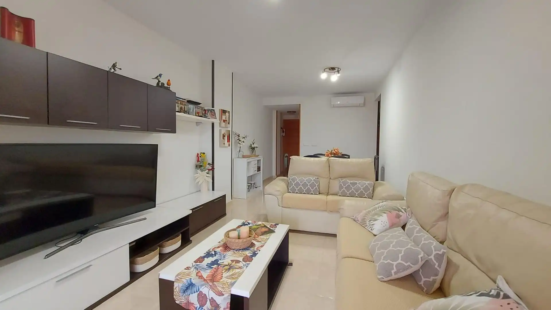 Sala de estar de Piso de alquiler en El Ejido con Aire acondicionado, Amueblado y Piscina comunitaria