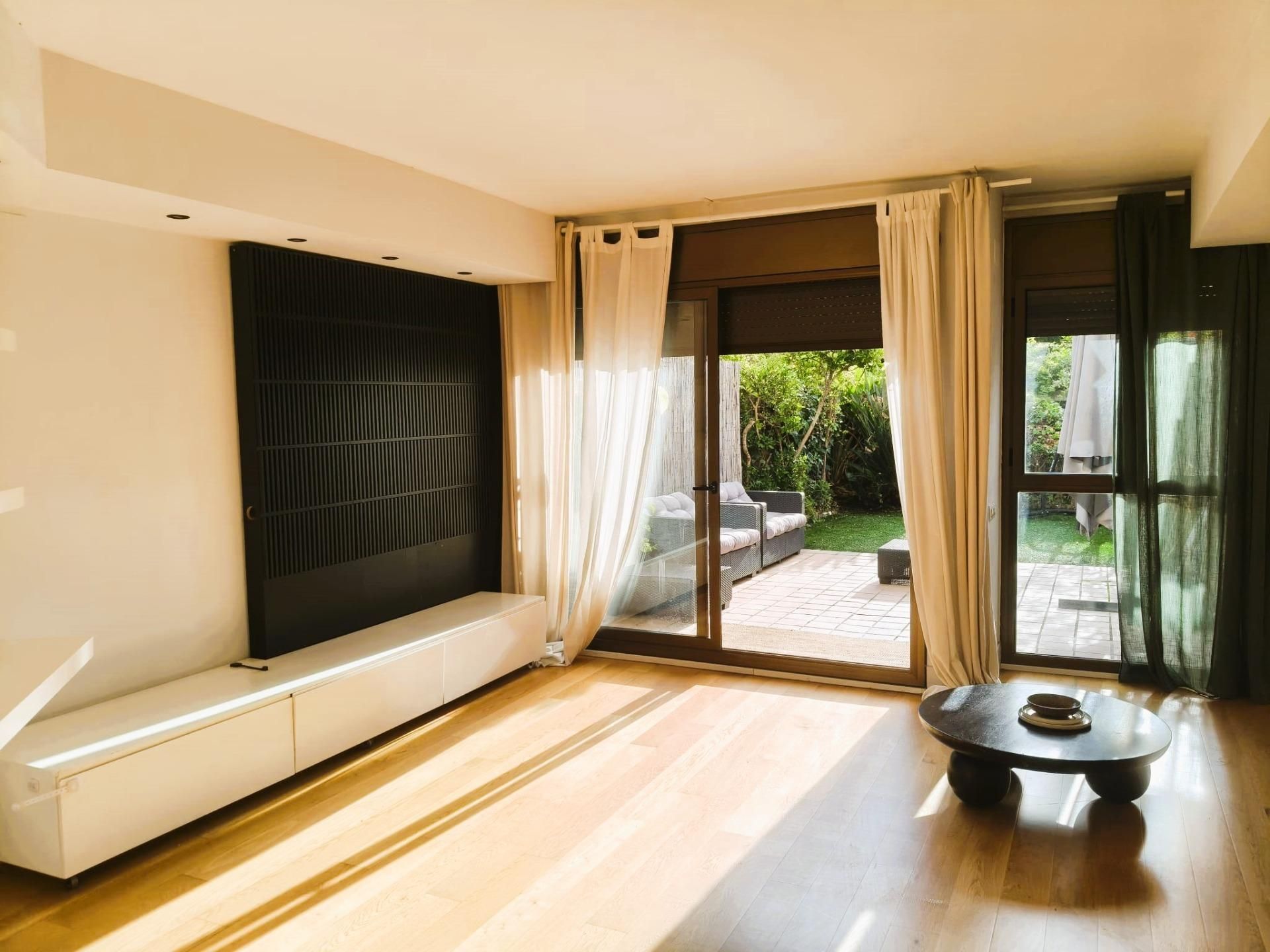 Living room of Duplex for sale in  Barcelona Capital