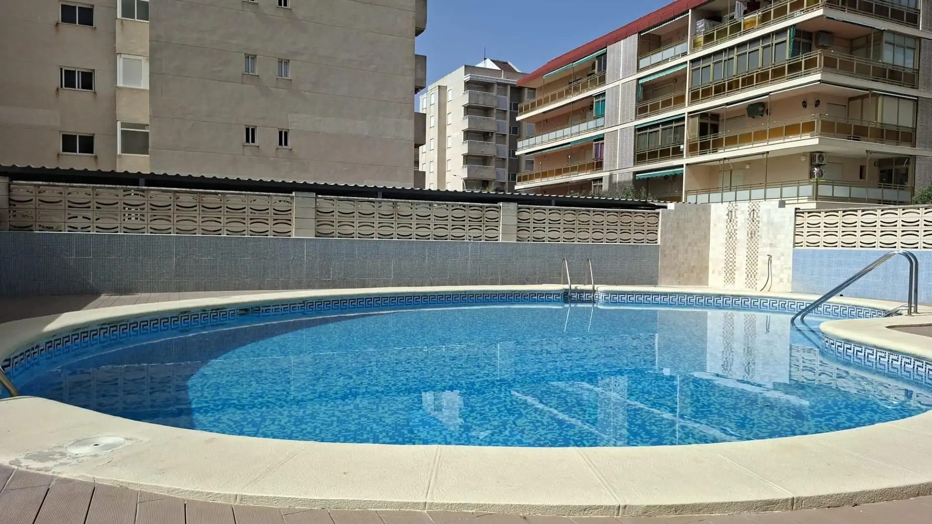 Piscina de Estudi en venda en Daimús amb Terrassa, Traster i Piscina comunitària