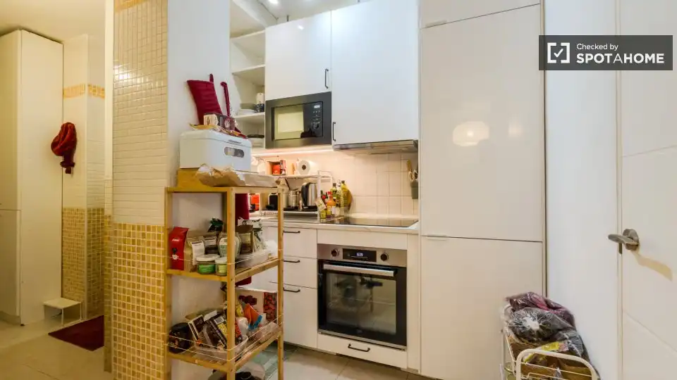 Room in El Turó de la Peira