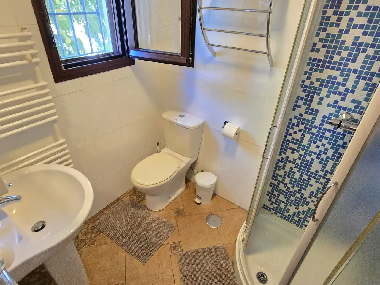 Bathroom of Houses for sale in Viñuela  with Air Conditioner, Terrace and Swimming Pool