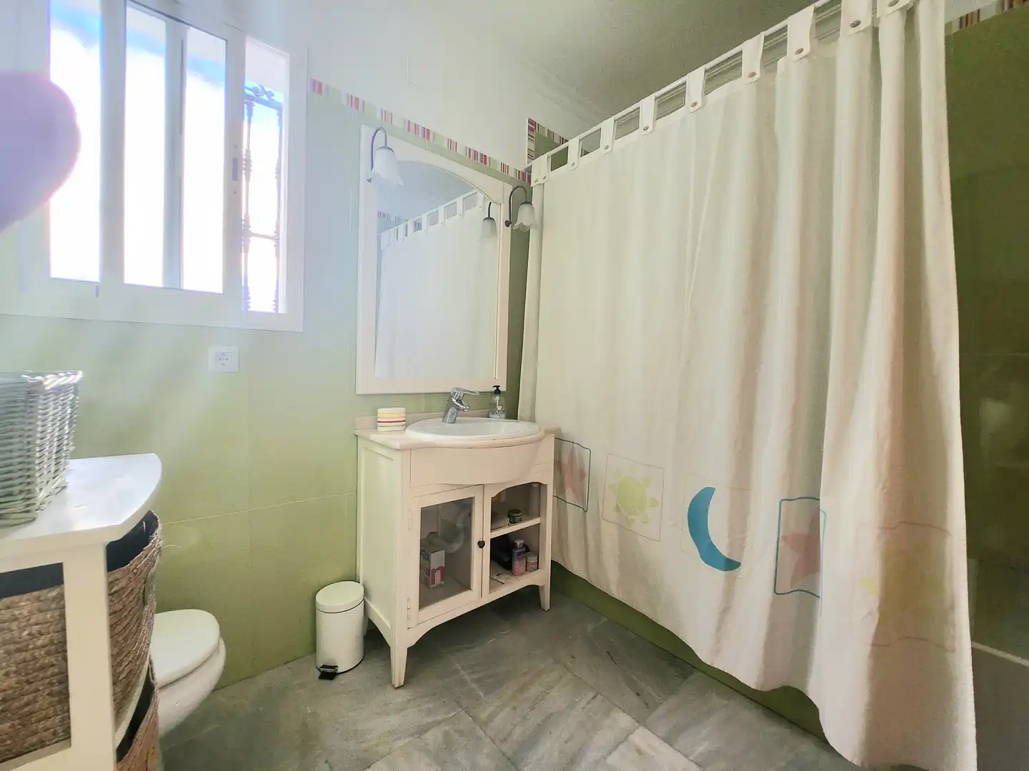 Baño de Casa o chalet en venta en Alcalá de Guadaira con Aire acondicionado, Calefacción y Jardín privado