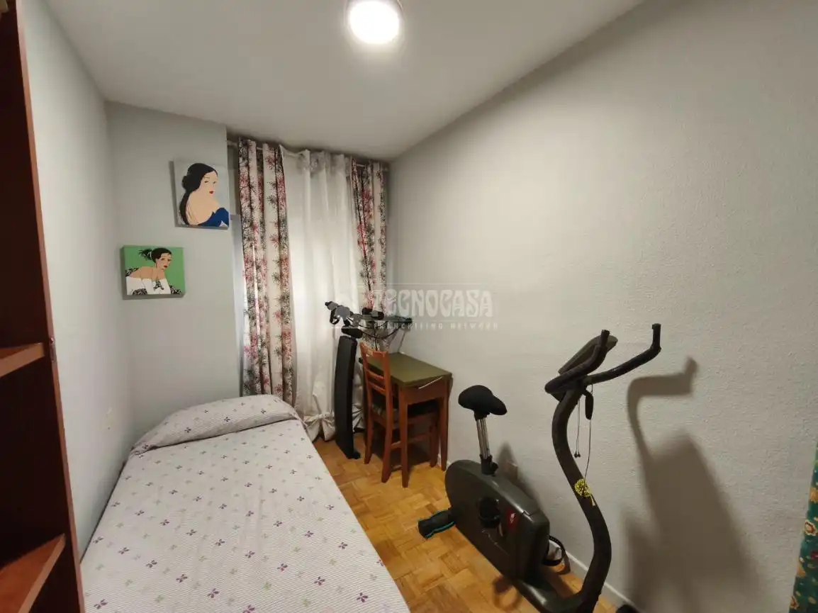 Habitación de Piso en venta en Azuqueca de Henares con Calefacción, Terraza y Balcón
