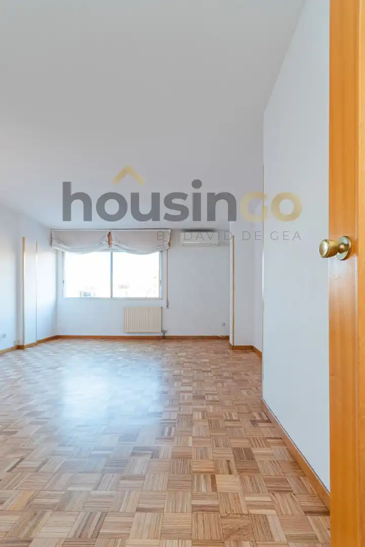 Living room of Flat for rent in Madrid  with Air Conditioner, Heating and Storage room