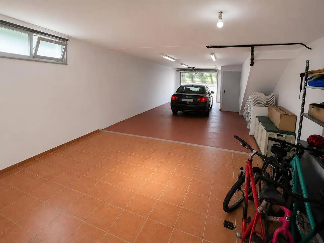 Aparcament de Casa adosada en venda en Cacabelos amb Calefacció i Jardí privat