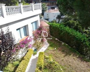 Vista exterior de Casa adosada en venda en Lloret de Mar amb Jardí privat i Terrassa