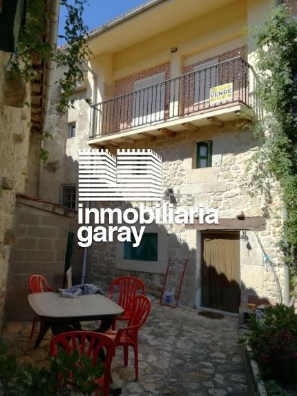 Vista exterior de Casa o xalet en venda en Valle de Manzanedo amb Calefacció i Terrassa