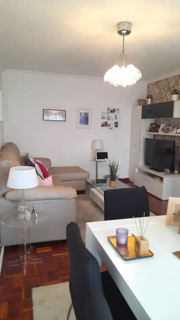 Sala de estar de Piso en venta en Pontevedra Capital  con Calefacción, Parquet y Trastero