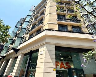 Exterior view of Flat for sale in  Barcelona Capital  with Heating, Terrace and Balcony