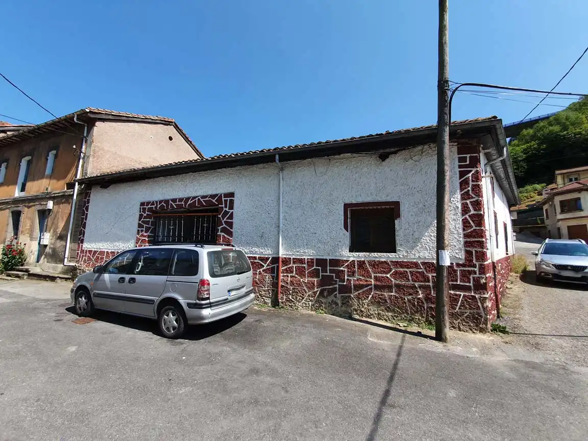 Business premises for sale in San Martín del Rey Aurelio, imagen 2