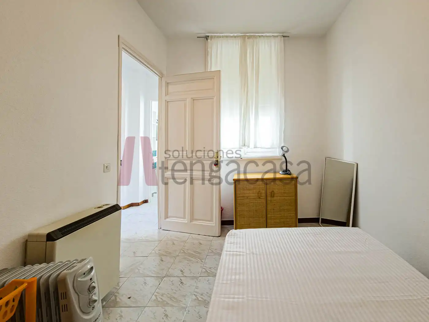 Flat for rent to own in Calle de la Colegiata, Embajadores - Lavapiés