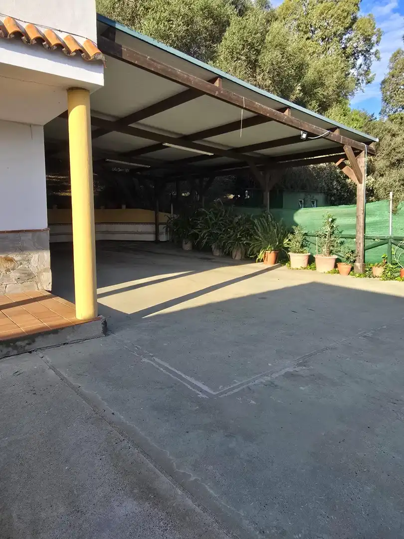Aparcament de Casa o xalet en venda en Los Barrios