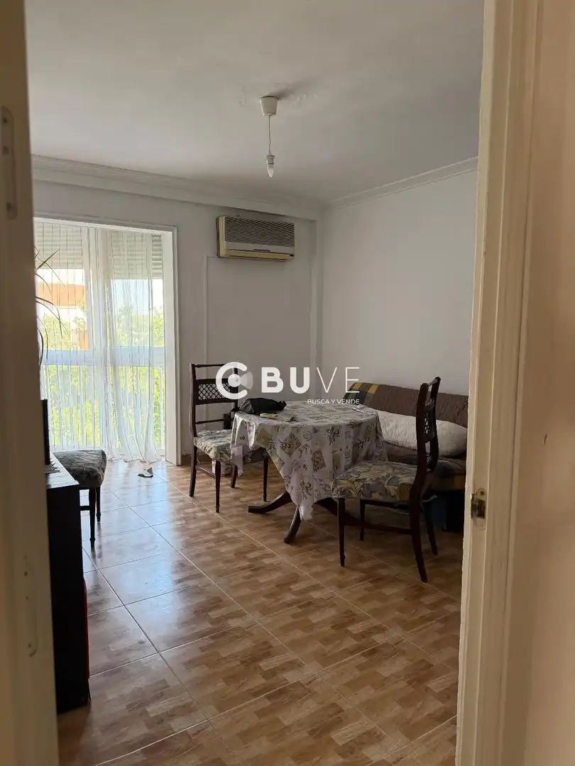 Living room of Flat for sale in Sevilla  with Air Conditioner and Storage room