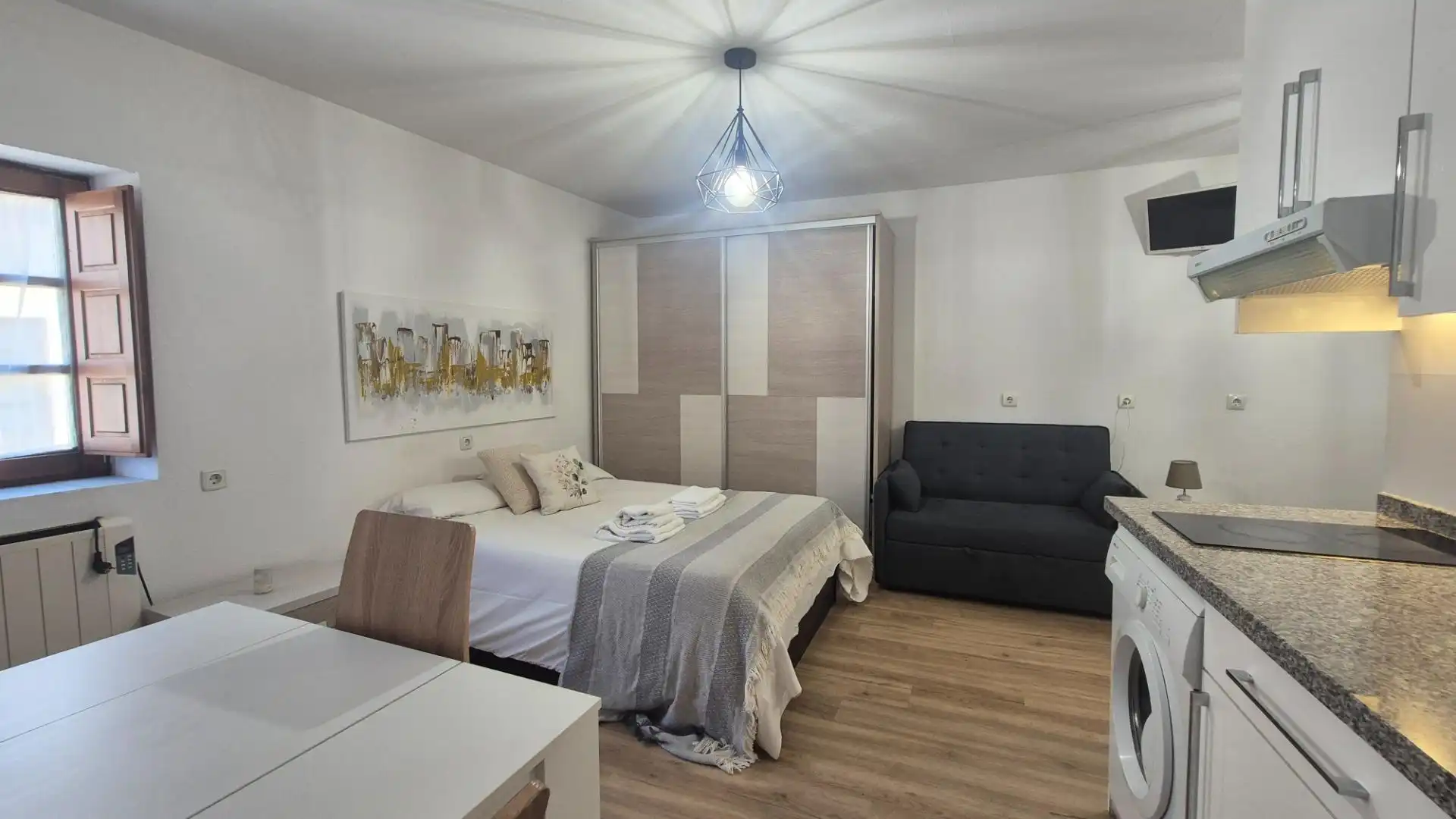 Bedroom of Study for rent in Salamanca  with Heating, Furnished and Balcony