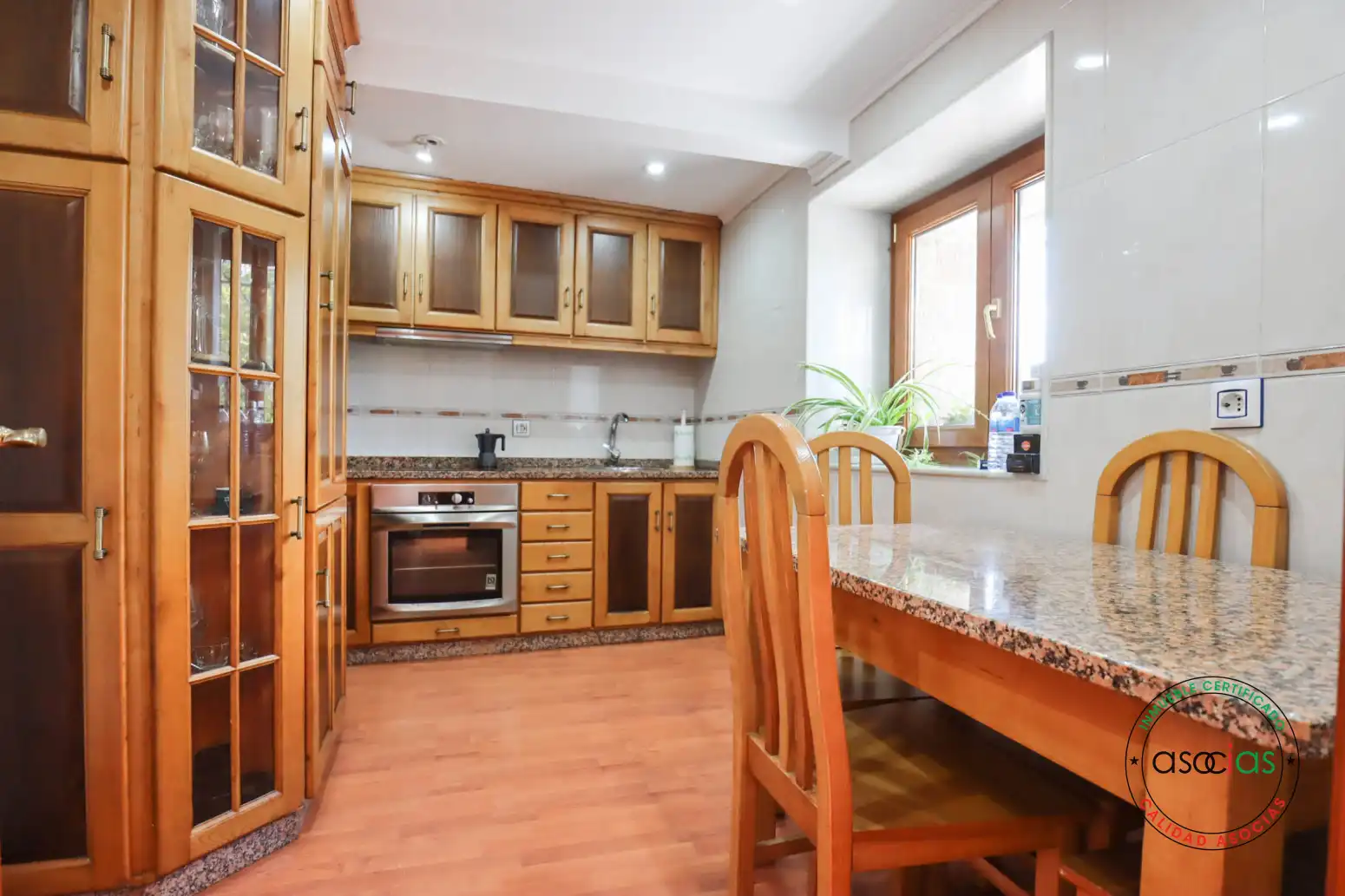 Cuina de Casa adosada en venda en Ribera de Arriba amb Calefacció, Parquet i Terrassa