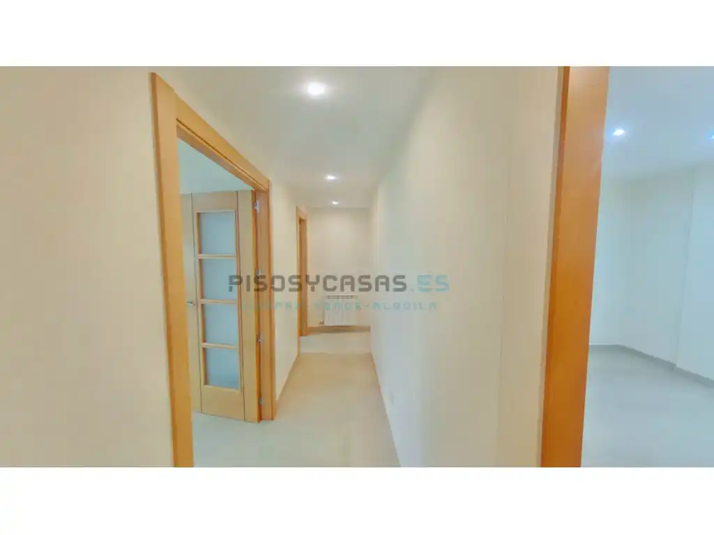 Flat for sale in Tauste  with Air Conditioner, Oven and Washing machine