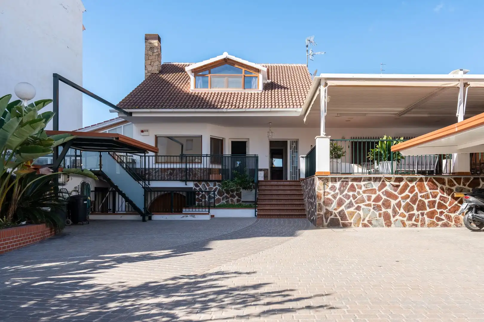 Vista exterior de Casa o xalet en venda en Vélez-Málaga amb Terrassa