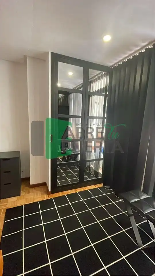 Habitación de Piso en venta en Ourense Capital  con Calefacción, Terraza y Amueblado