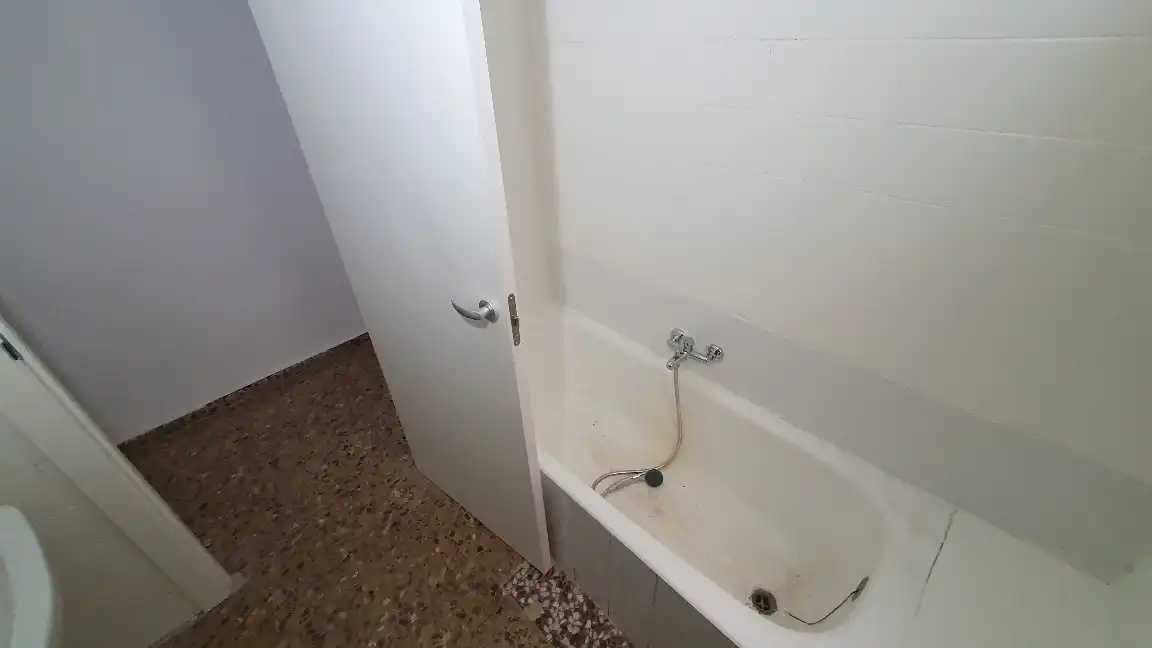 Baño de Piso en venta en Villena con Balcón