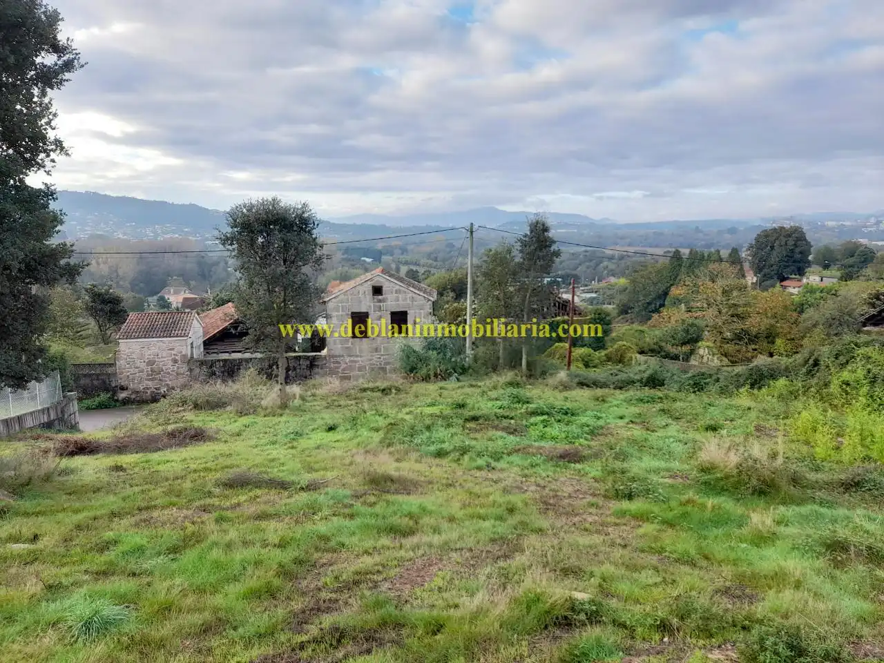 Terreno rústico en venta en Tui