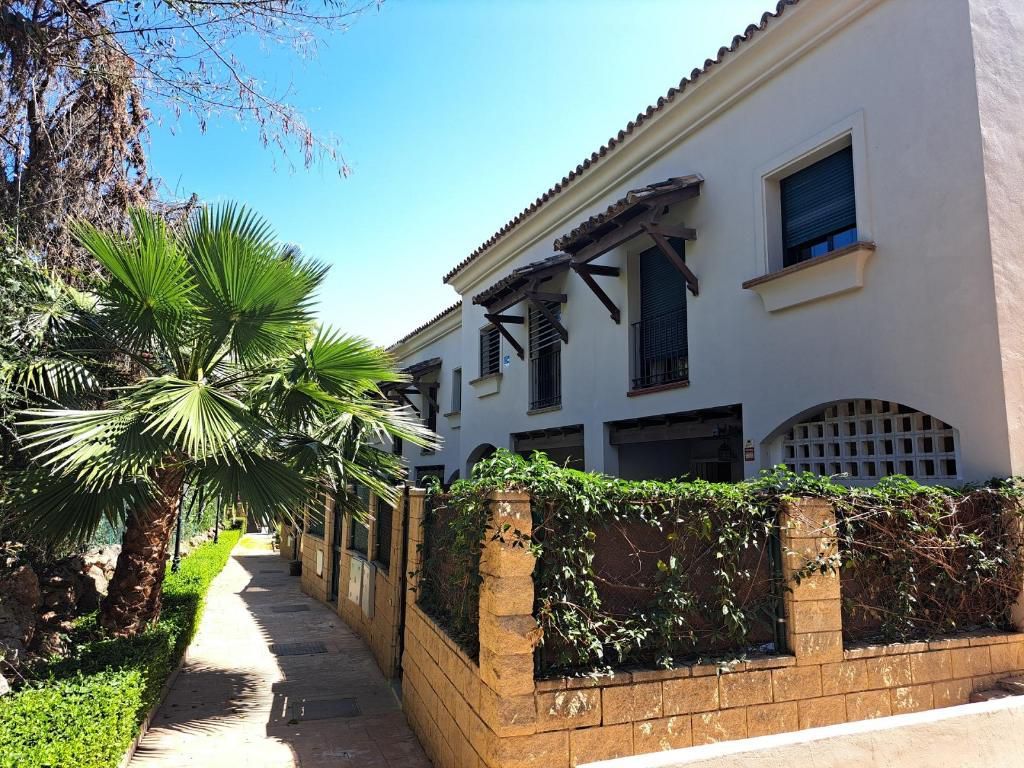 Vista exterior de Casa o chalet en venta en Marbella con Calefacción, Jardín privado y Terraza