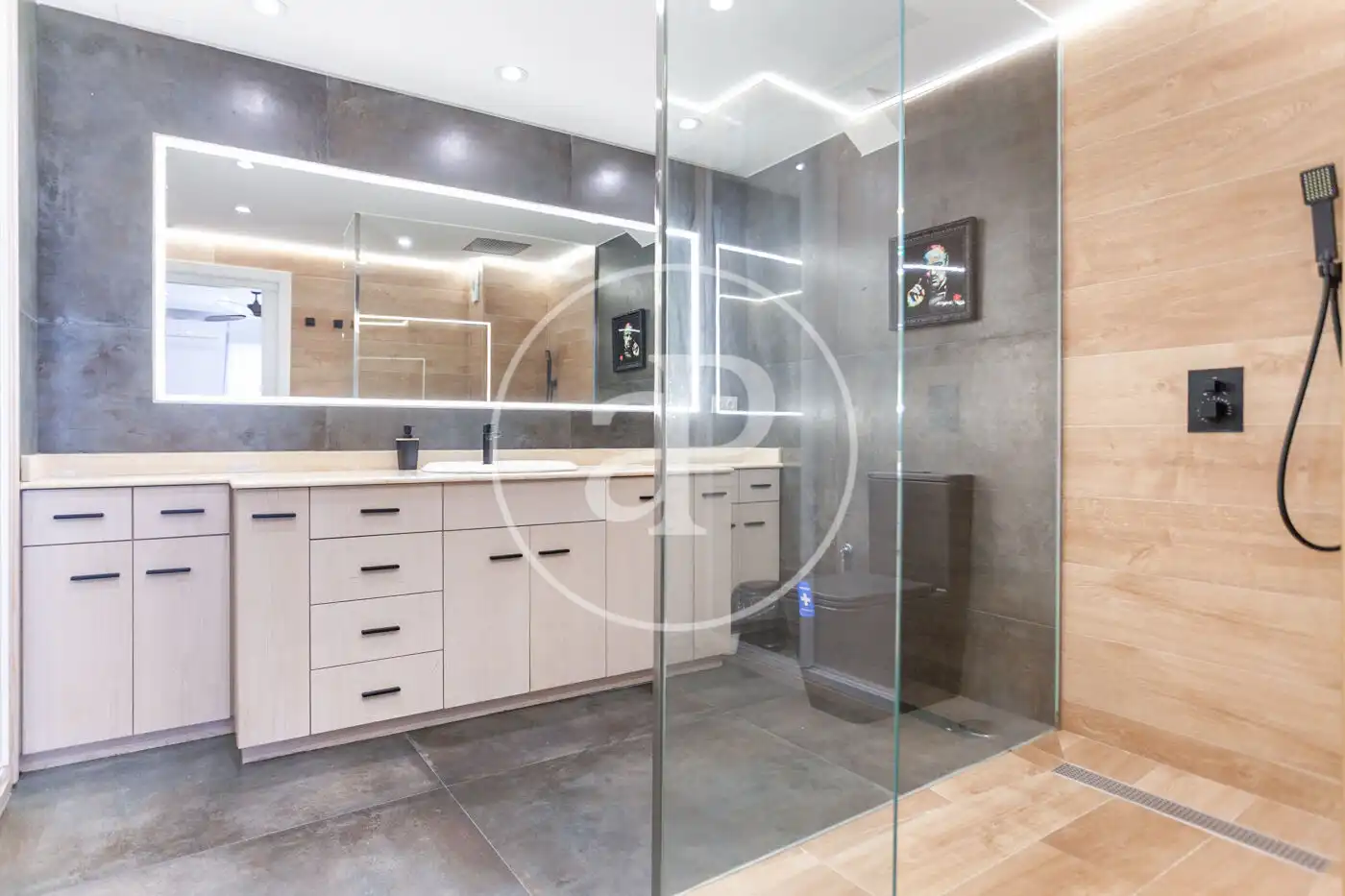 Badezimmer von Wohnung zum Verkauf in Benidorm mit Klimaanlage, Heizung und Terrasse