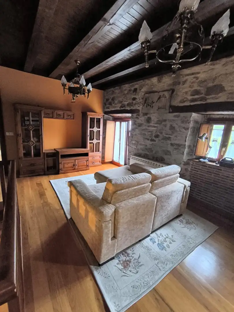 Sala d'estar de Casa o xalet en venda en Valle de Mena amb Calefacció i Balcó