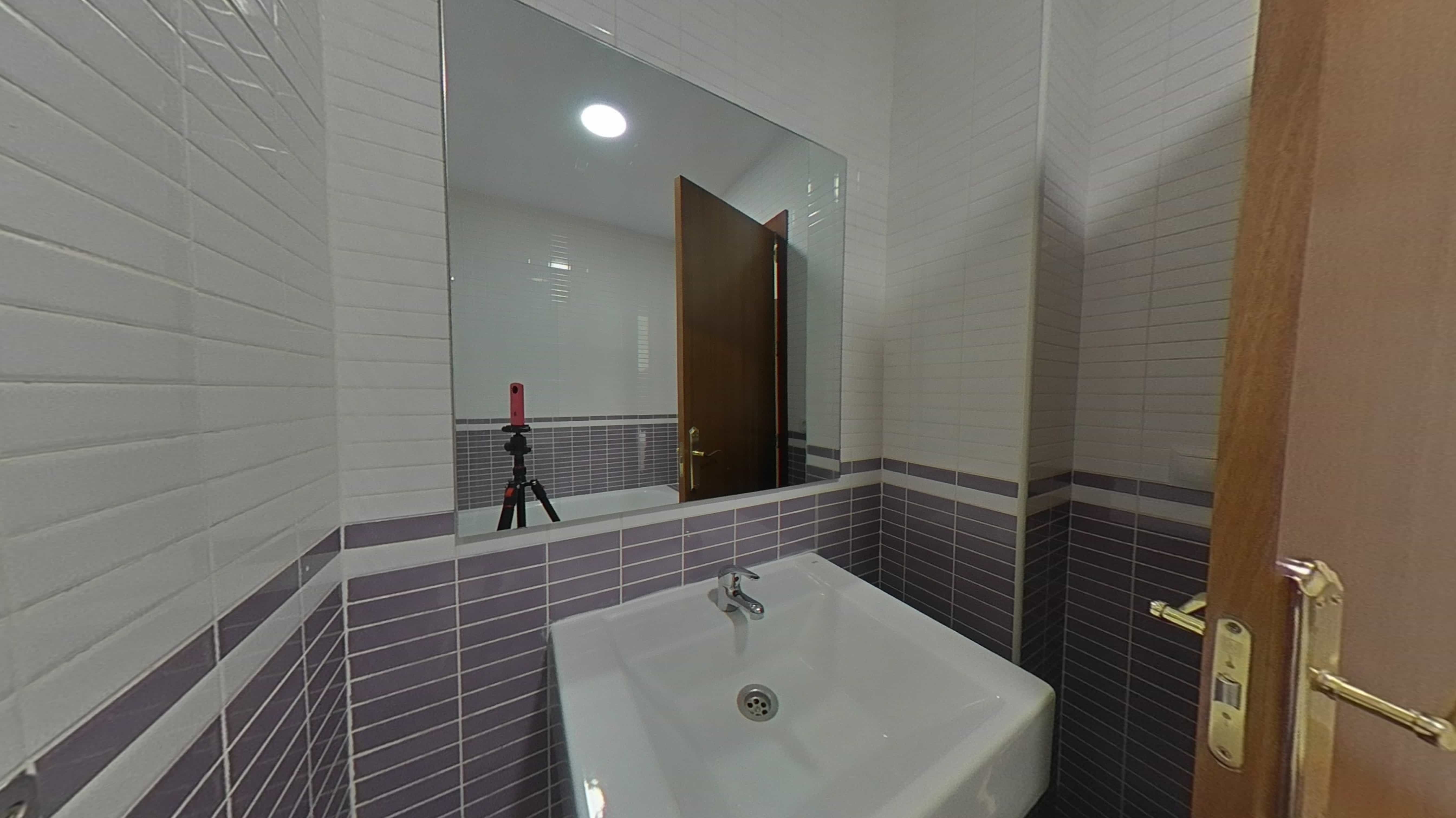 Bathroom of Flat for sale in  Sevilla Capital