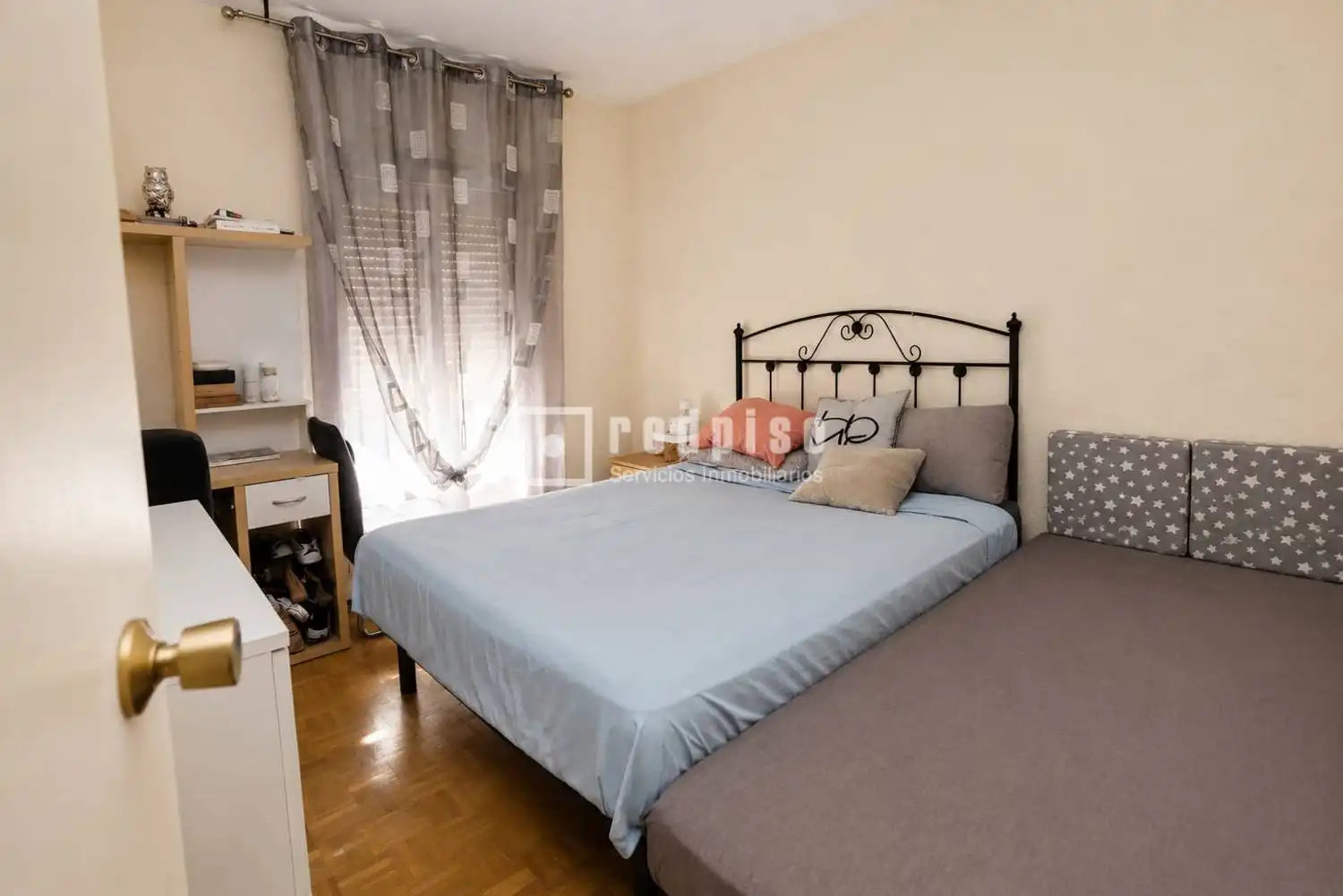 Habitación de Piso en venta en Madrid con Calefacción, Parquet y Terraza