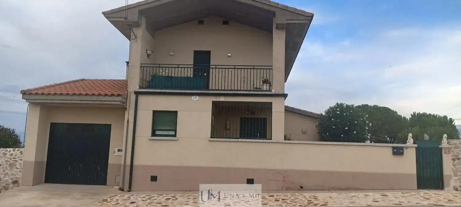 Vista exterior de Casa o chalet en venta en Morille con Calefacción, Terraza y Balcón