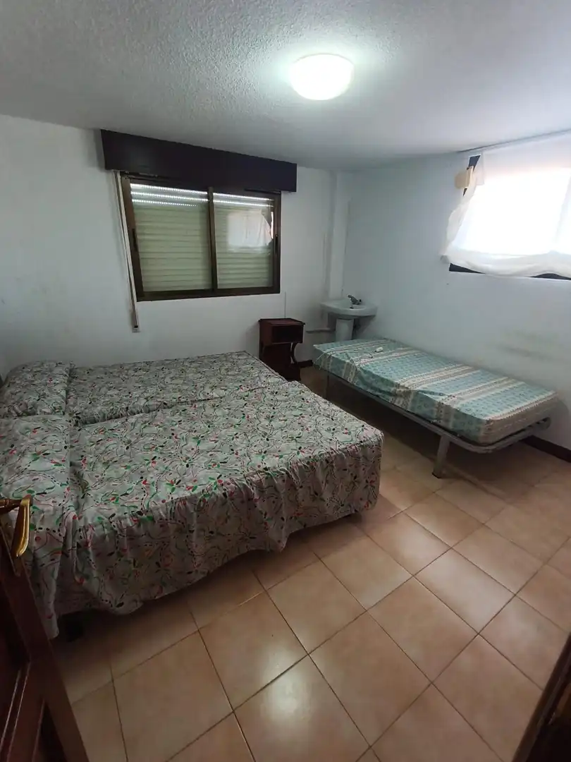 Dormitori de Casa o xalet en venda en Miengo amb Calefacció, Terrassa i Moblat