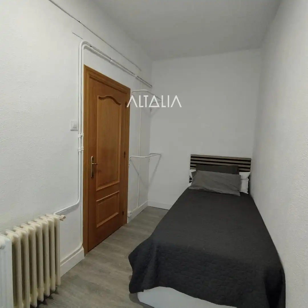 Bedroom of Flat for rent in Cuenca  with Heating and Furnished