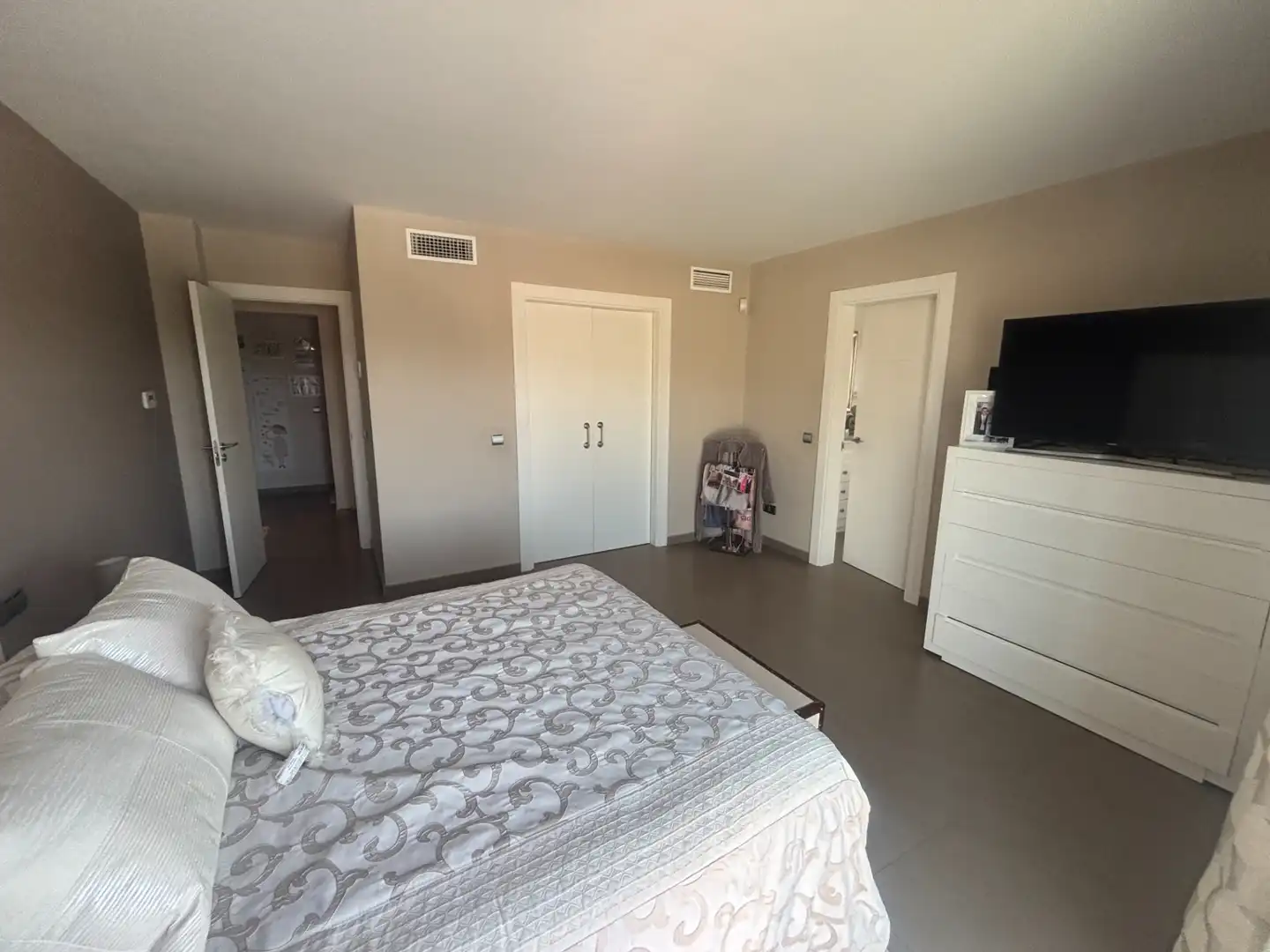 Schlafzimmer von Haus oder Chalet zum Verkauf in Marbella mit Klimaanlage, Heizung und Privatgarten