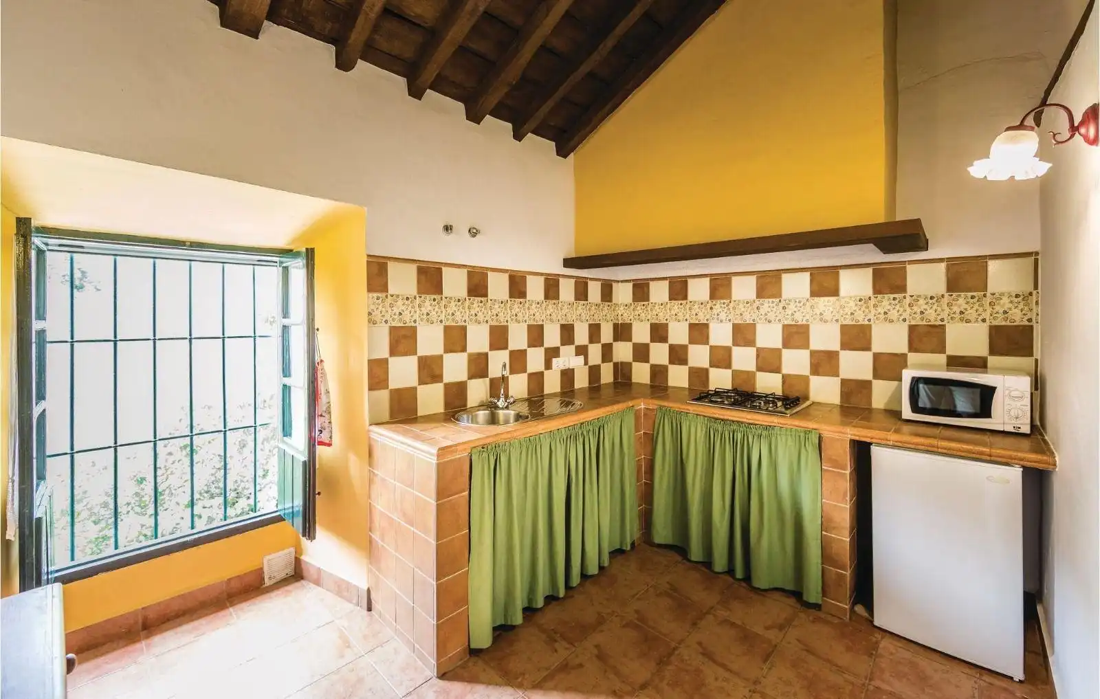 Kitchen of Houses for sale in Málaga  with Private garden, Swimming Pool and Furnished