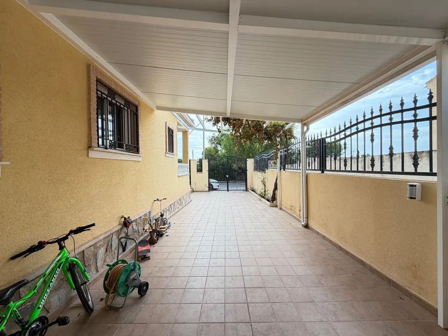 Vista exterior de Casa o chalet en venta en Orihuela Costa