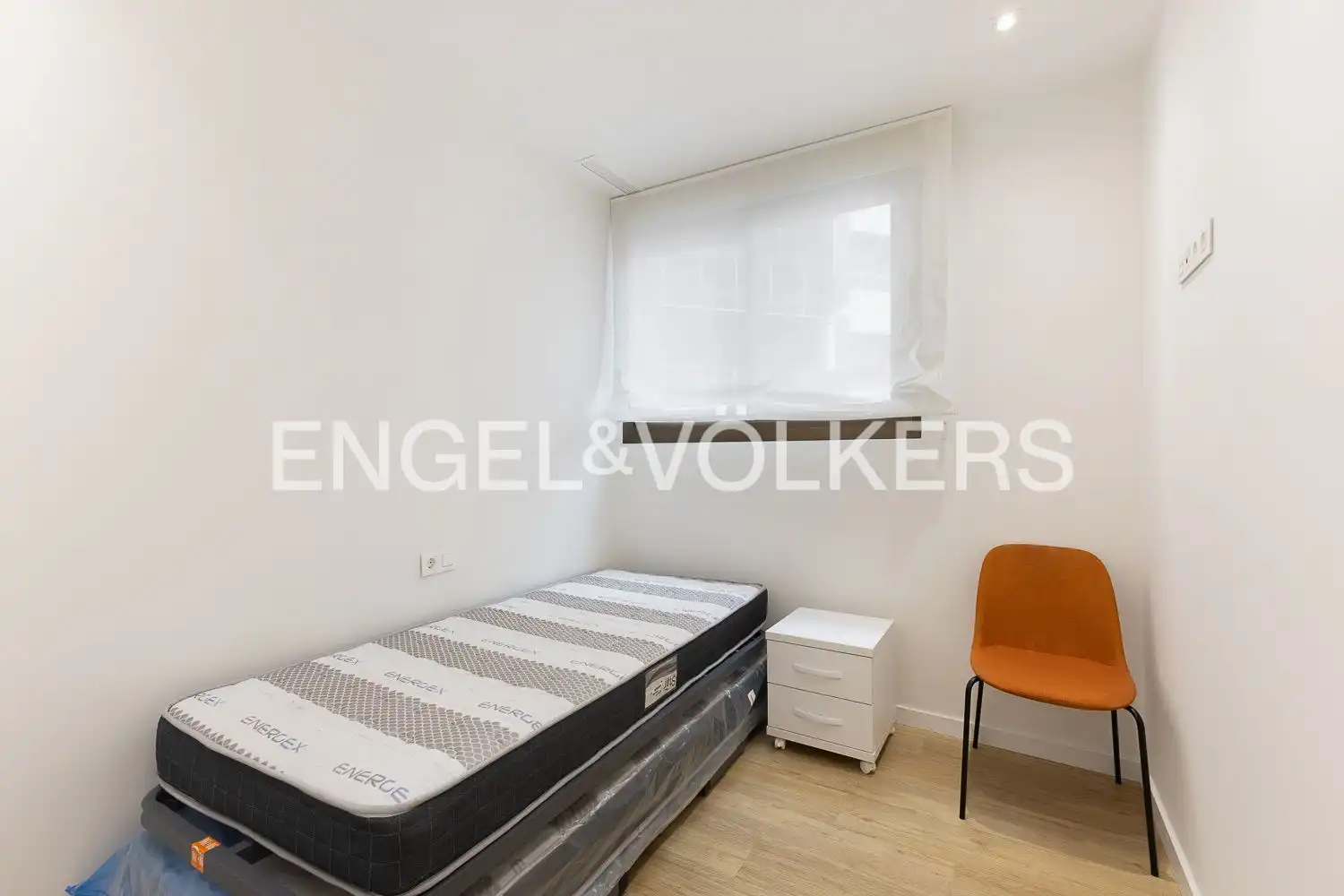 Bedroom of Flat for rent in Valencia  with Air Conditioner, Heating and Terrace