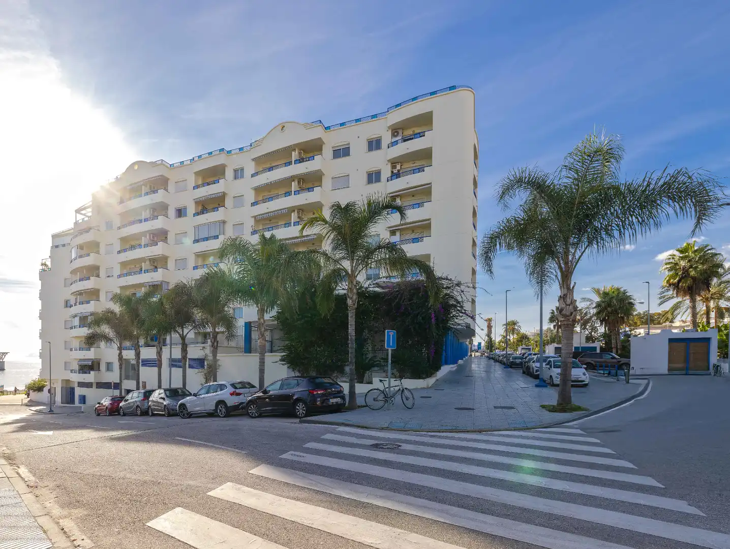 Vista exterior de Pis en venda en Marbella amb Aire condicionat, Terrassa i Piscina comunitària
