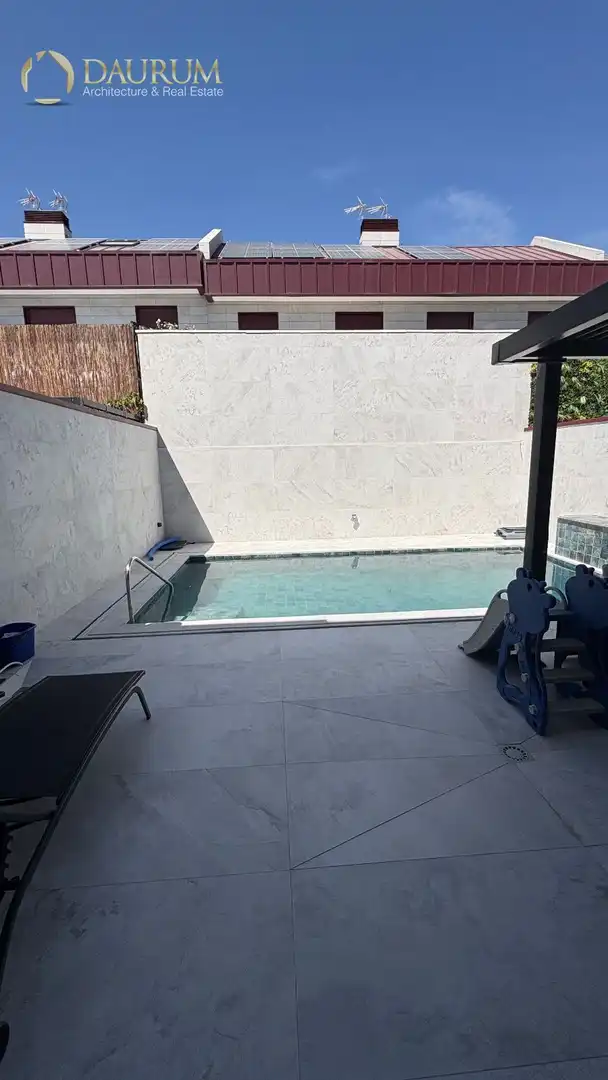 Piscina de Casa adosada en venta en Rivas-Vaciamadrid con Aire acondicionado, Calefacción y Trastero