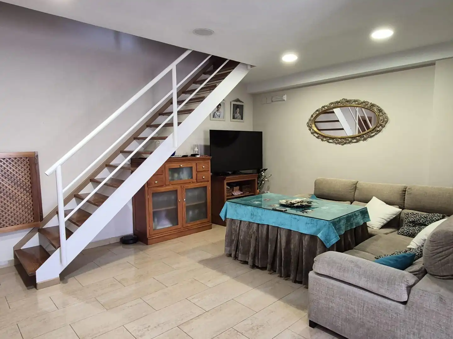 Sala de estar de Casa adosada en venta en Pilas con Aire acondicionado, Terraza y Trastero