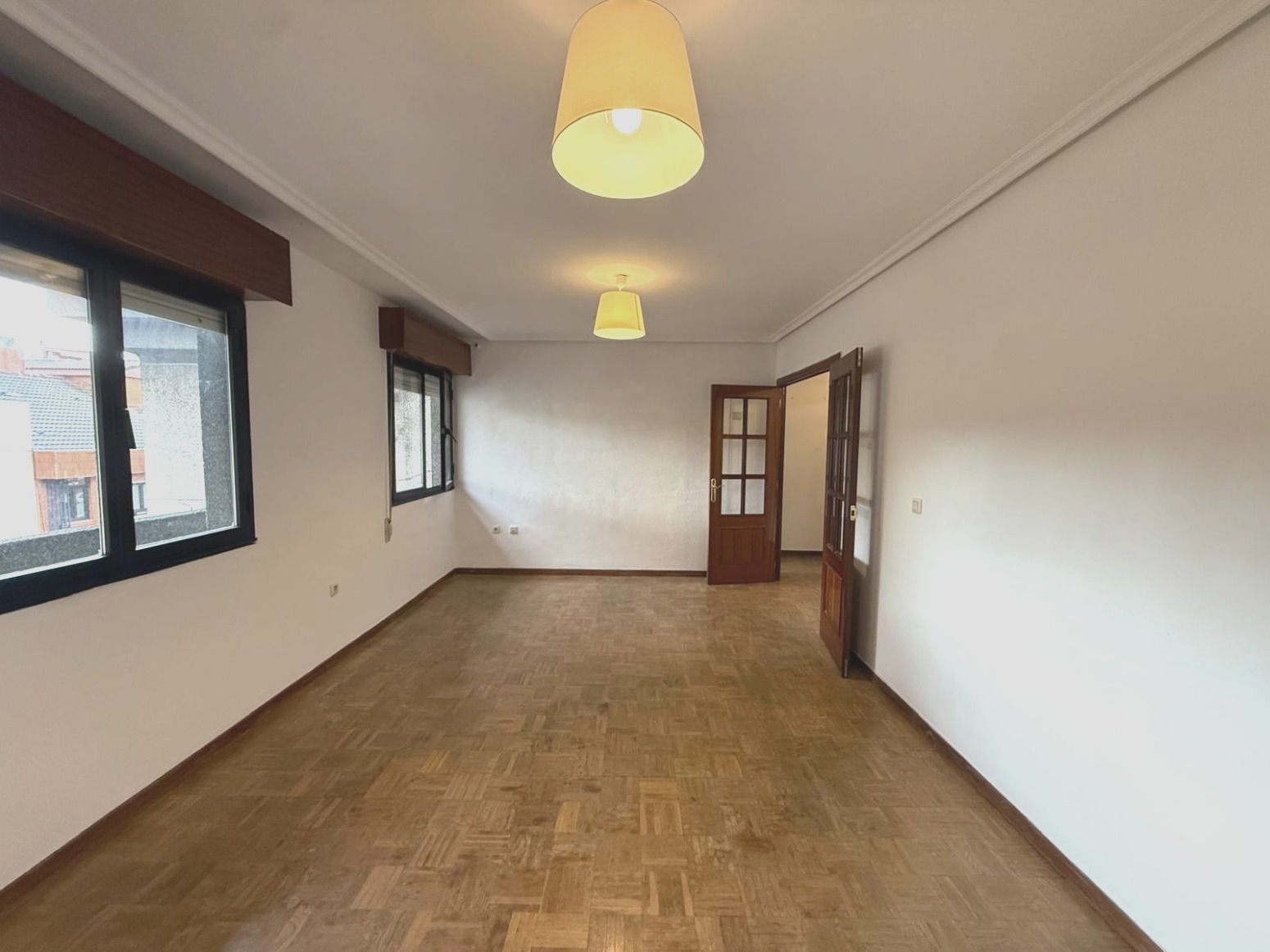 Sala de estar de Piso en venta en Avilés con Parquet y Trastero