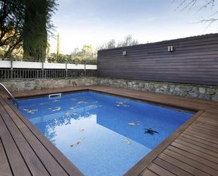 Swimming pool of Flat to rent in  Barcelona Capital  with Air Conditioner, Heating and Private garden