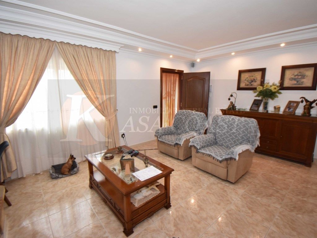 Sala d'estar de Casa adosada en venda en Mijas amb Aire condicionat, Moblat i Balcó