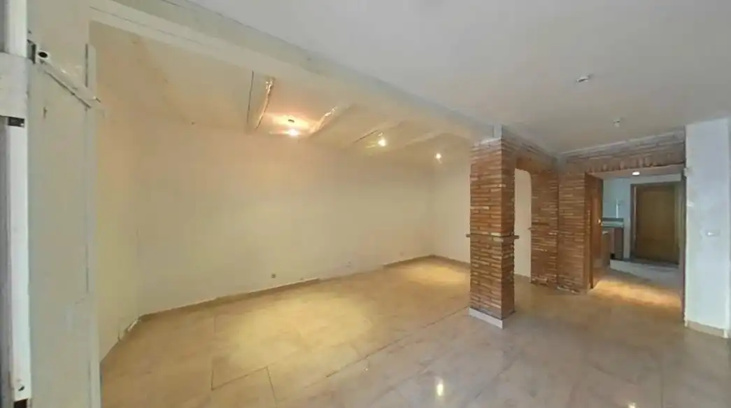 Casa adosada en venda a Calle la Constitución, Cadrete