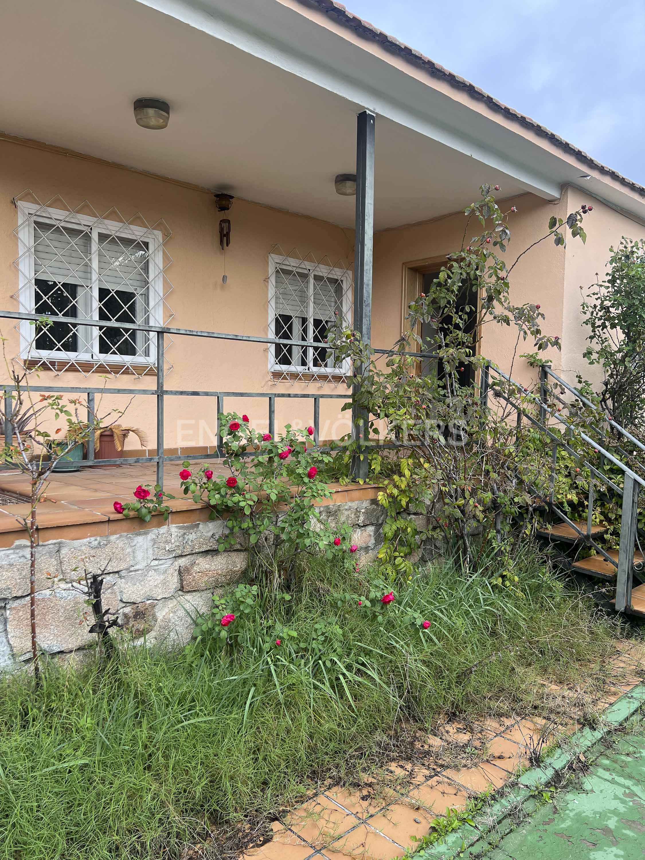 Vista exterior de Casa o xalet en venda en Pozuelo de Alarcón amb Calefacció, Jardí privat i Piscina