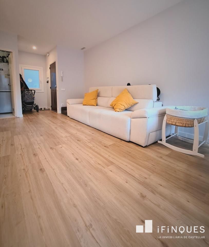 Living room of Flat for sale in Sabadell  with Heating, Parquet flooring and Terrace
